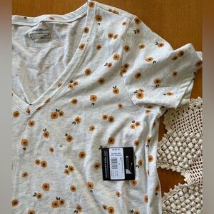 Eddie Bauer White and Gold Short Sleeve Tee